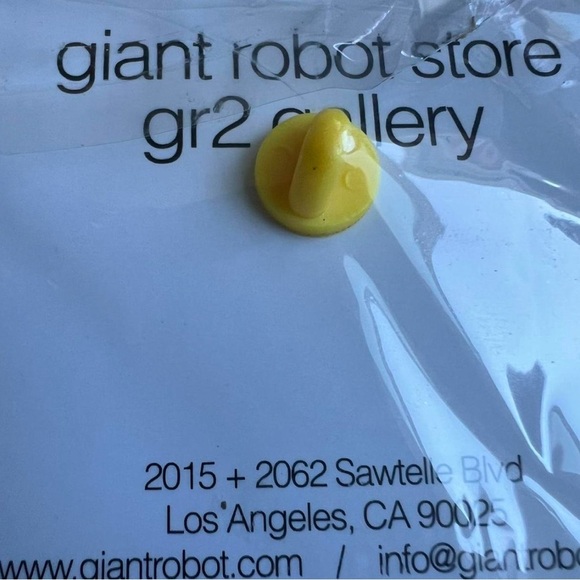 Giant Robot brand Tajín enamel pin Classic mexican chile powder seasoning - Picture 3 of 4